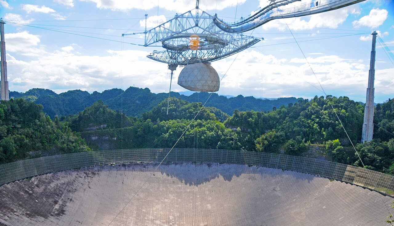 Arecibo_radio_telescope_observatory_Puerto_Rico_-_panoramio_(11) Arecibo_radio_telescope_observatory_Puerto_Rico_-_panoramio_(11)