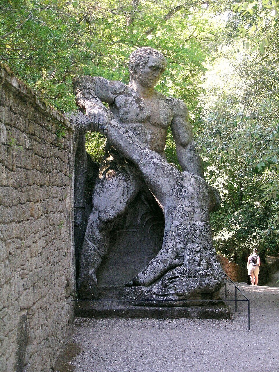 Bomarzo_parco_mostri_ercole_e_caco