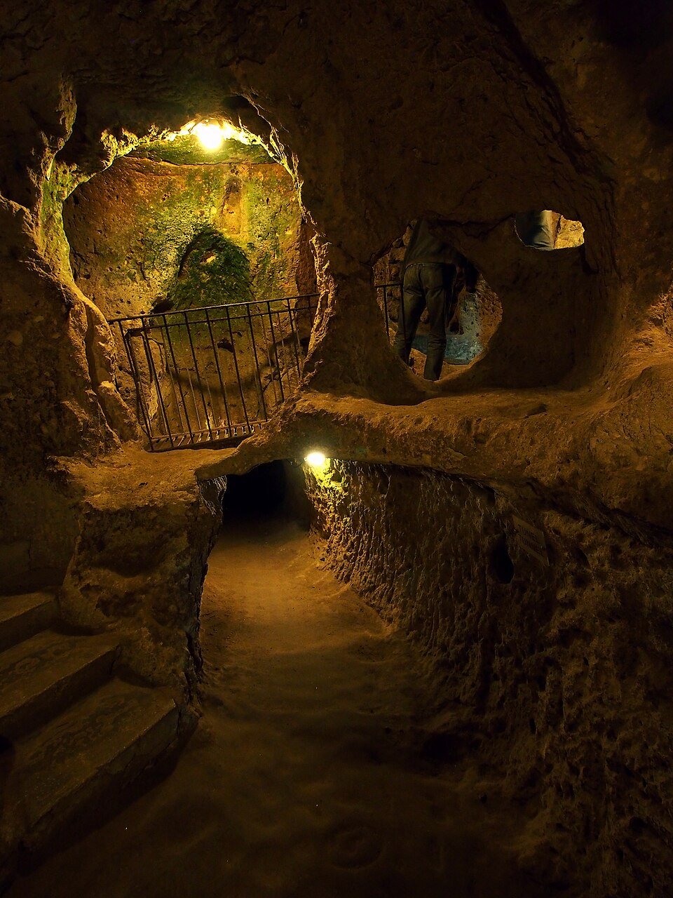 Derinkuyu_Underground_City_-_2014.10_-_panoramio