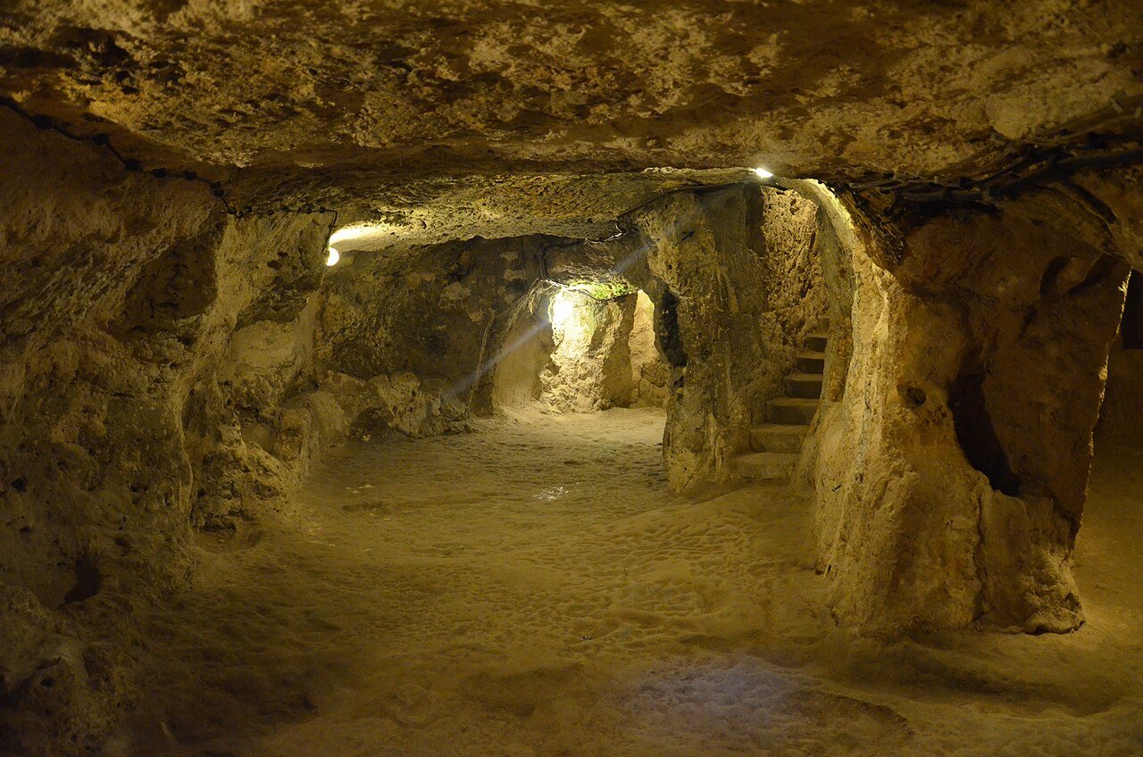 DERINKUYU_UNDERGROUND_CITY_-_panoramio_(2)
