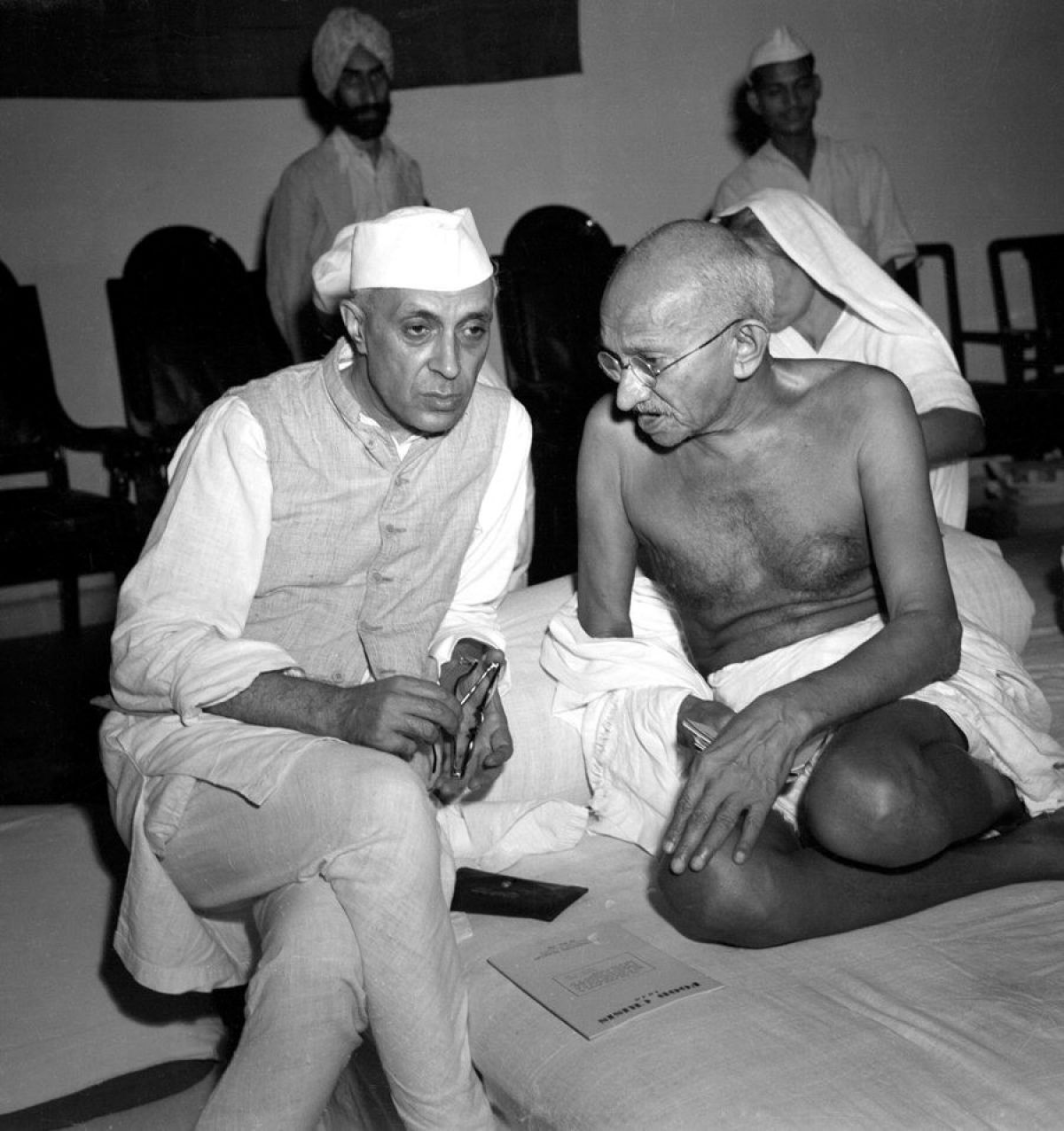 gandhi-and-nehru-in-1946-13a26d