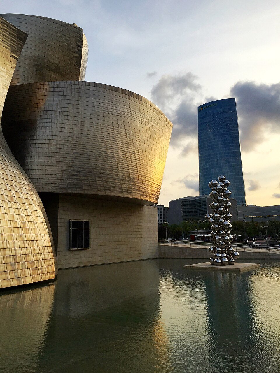 Guggenheim_in_Bilbao Guggenheim_in_Bilbao
