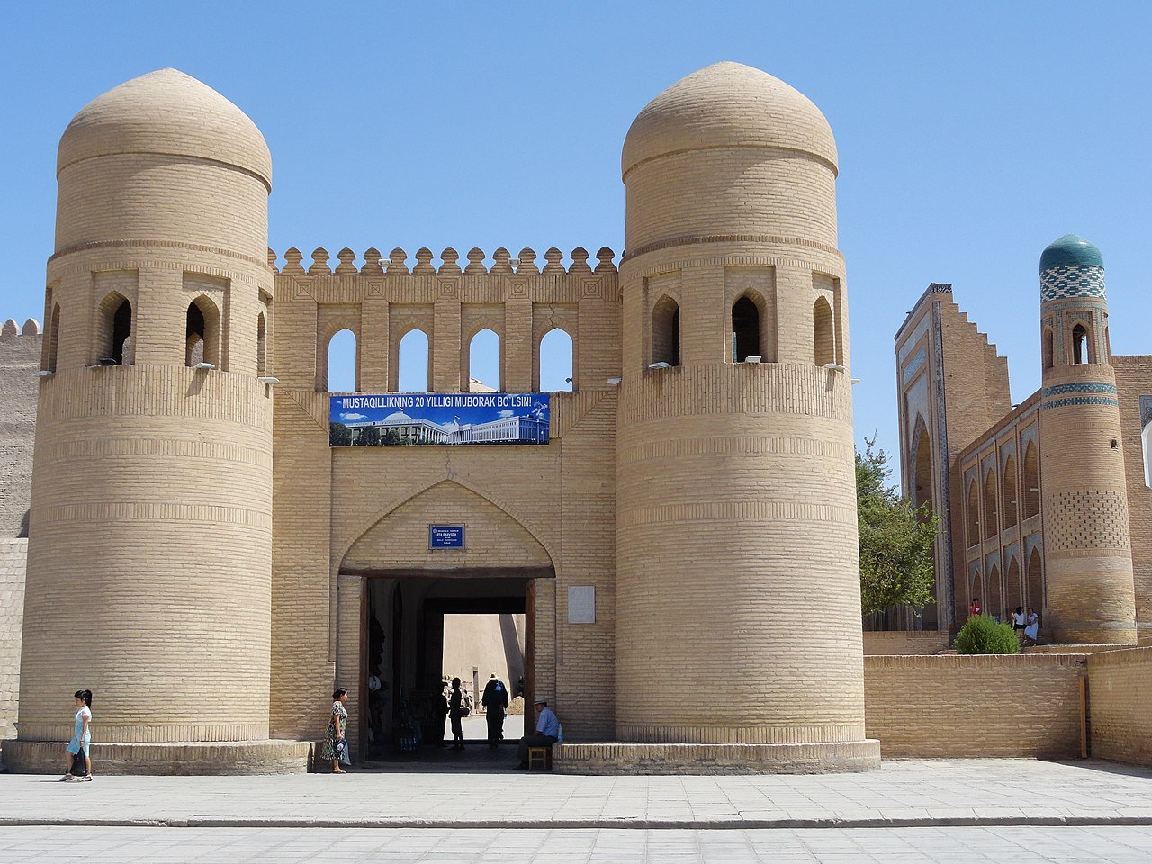 Khiva,_Uzbekistan_(6132048161) Khiva,_Uzbekistan_(6132048161)