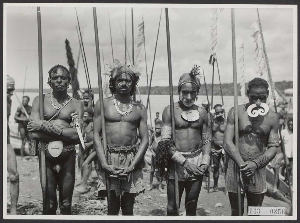 krijgers-uit-het-asmath-gebied-zuid-nieuw-guinea-bestanddeelnr-143-0856-c0350f
