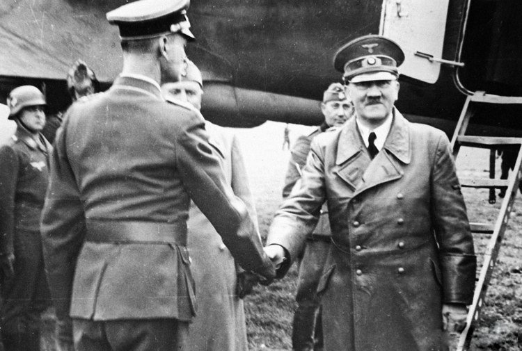 meeting-of-adolf-hitler-and-benito-mussolini-in-krosno-1941-08-27-7c7c75 meeting-of-adolf-hitler-and-benito-mussolini-in-krosno-1941-08-27-7c7c75