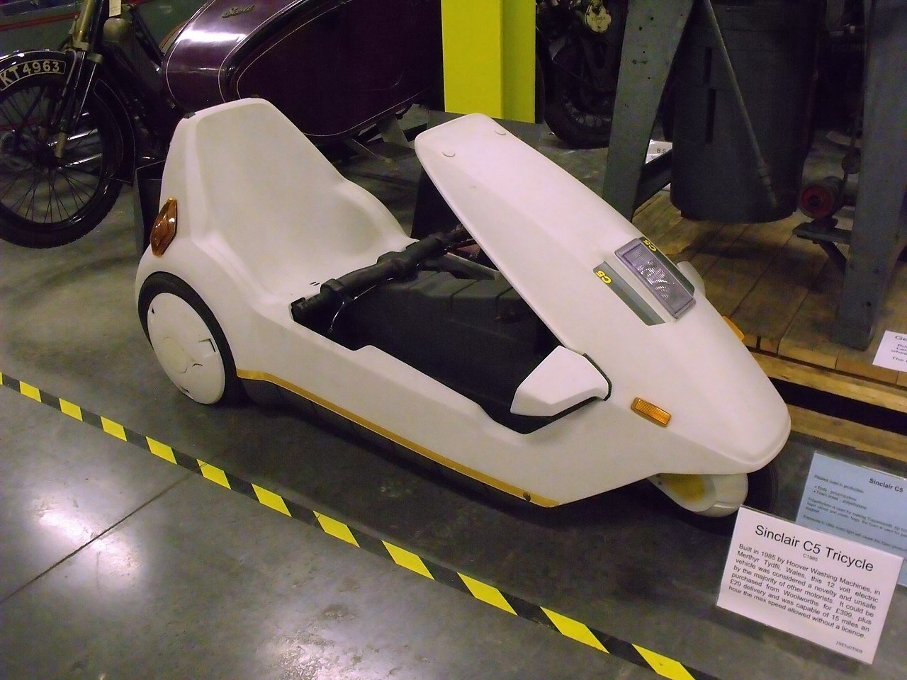 Museum_Collections_Centre_-_25_Dollman_Street_-_Garage_-_Sinclair_C5_Tricycle_(7279692598)