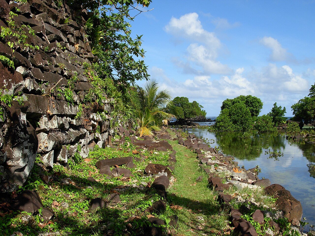 Nan_Madol_megalithic_site,_Pohnpei_(Federated_States_of_Micronesia)_15