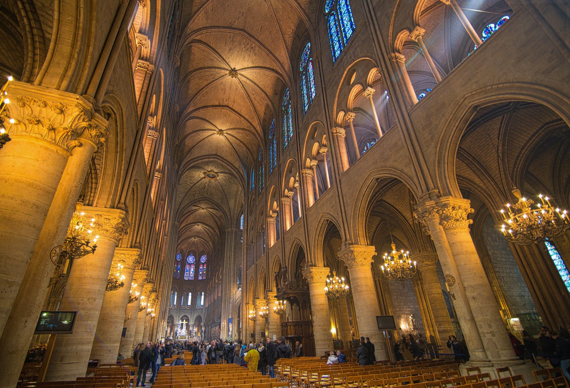 Notre-Dame_de_Paris_-_Nave_HDR Notre-Dame_de_Paris_-_Nave_HDR