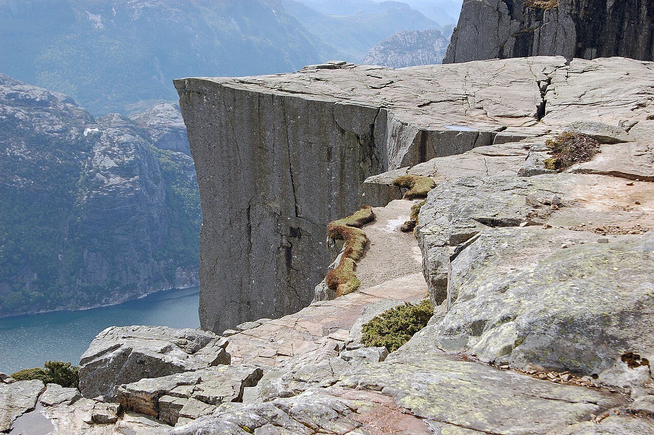 Preikestolen,_Norway_-_panoramio_(10) Preikestolen,_Norway_-_panoramio_(10)