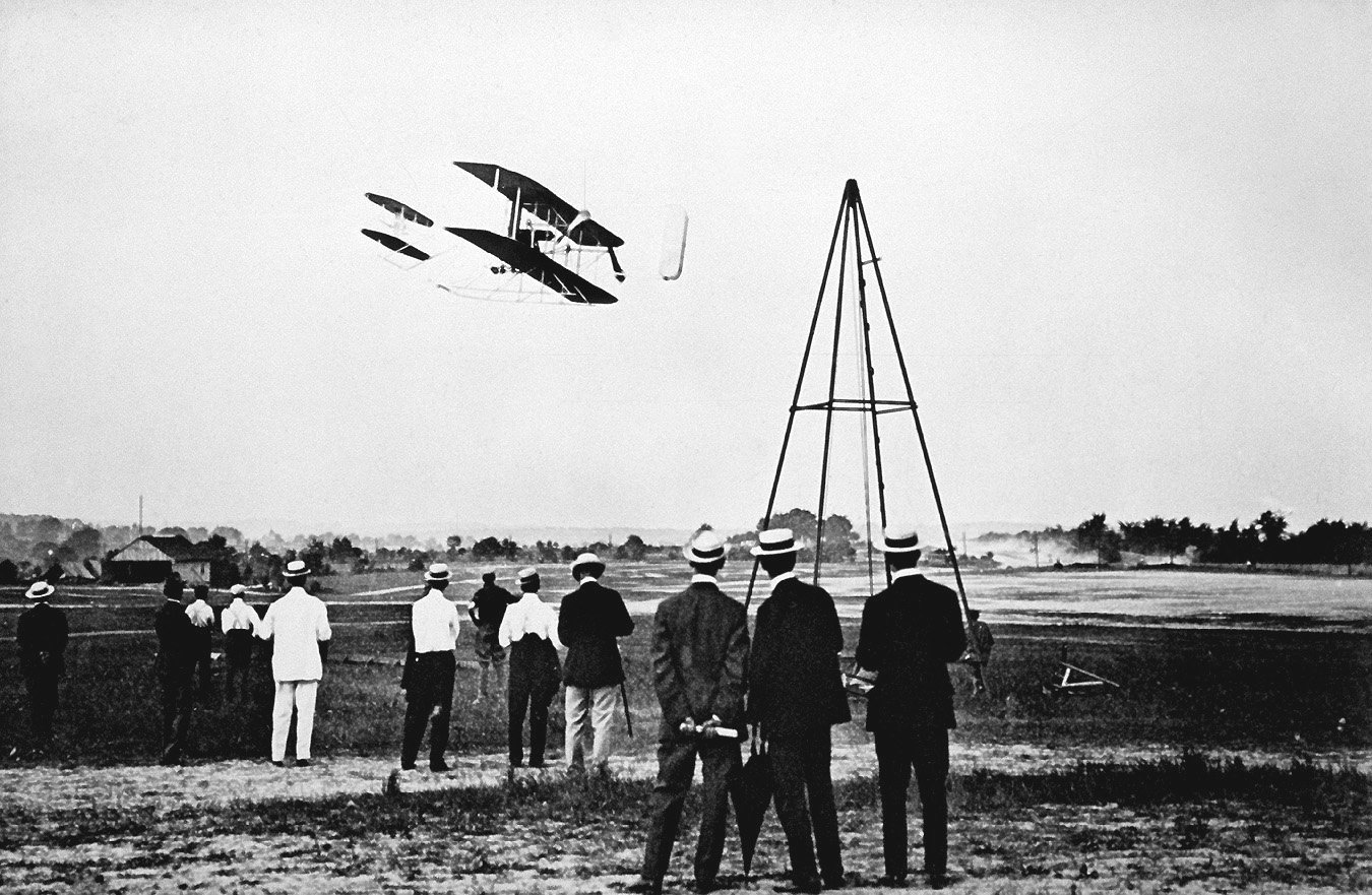 the-wright-brothers-test-fly-their-aircraft-on-fort-myers-parade-field-this-7851ae